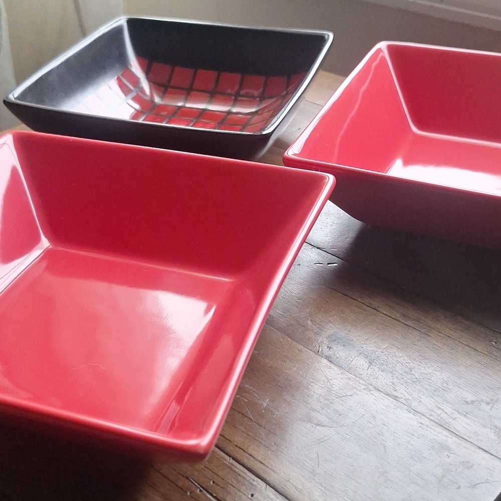 Set of 3 Red Square Stoneware Bowls – Modern & Bold Tableware - Picture 2 of 10